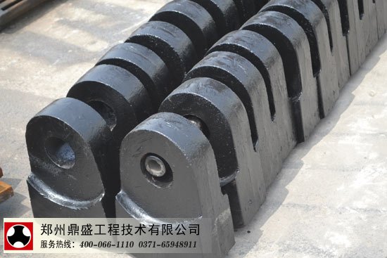 2014大金牙破碎機(jī)錘頭