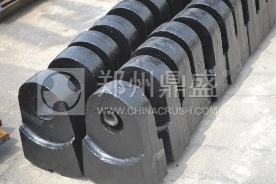 鄭州鼎盛生產(chǎn)的大金牙破碎機錘頭